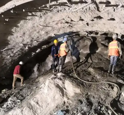 连云拱顶带模注浆料的施工流程及注意事项